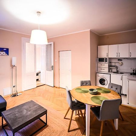 Jules' Sunny, Spacious And Central Apartment Sibiu Eksteriør billede