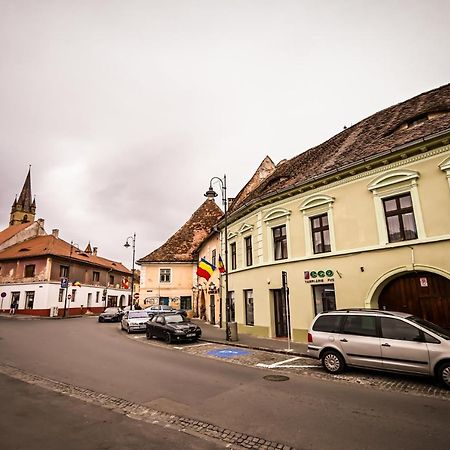 Jules' Sunny, Spacious And Central Apartment Sibiu Eksteriør billede