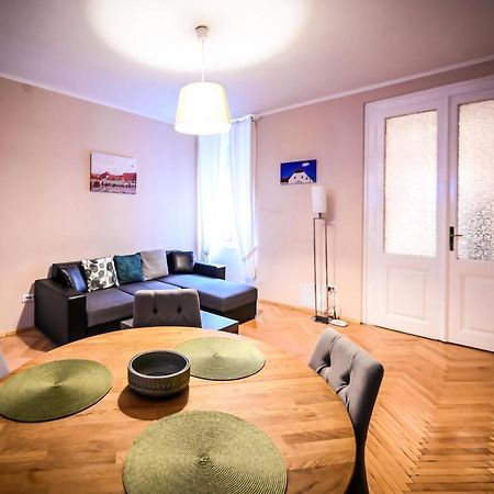 Jules' Sunny, Spacious And Central Apartment Sibiu Eksteriør billede