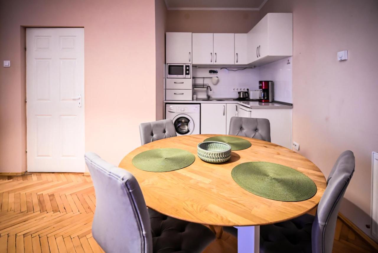 Jules' Sunny, Spacious And Central Apartment Sibiu Eksteriør billede