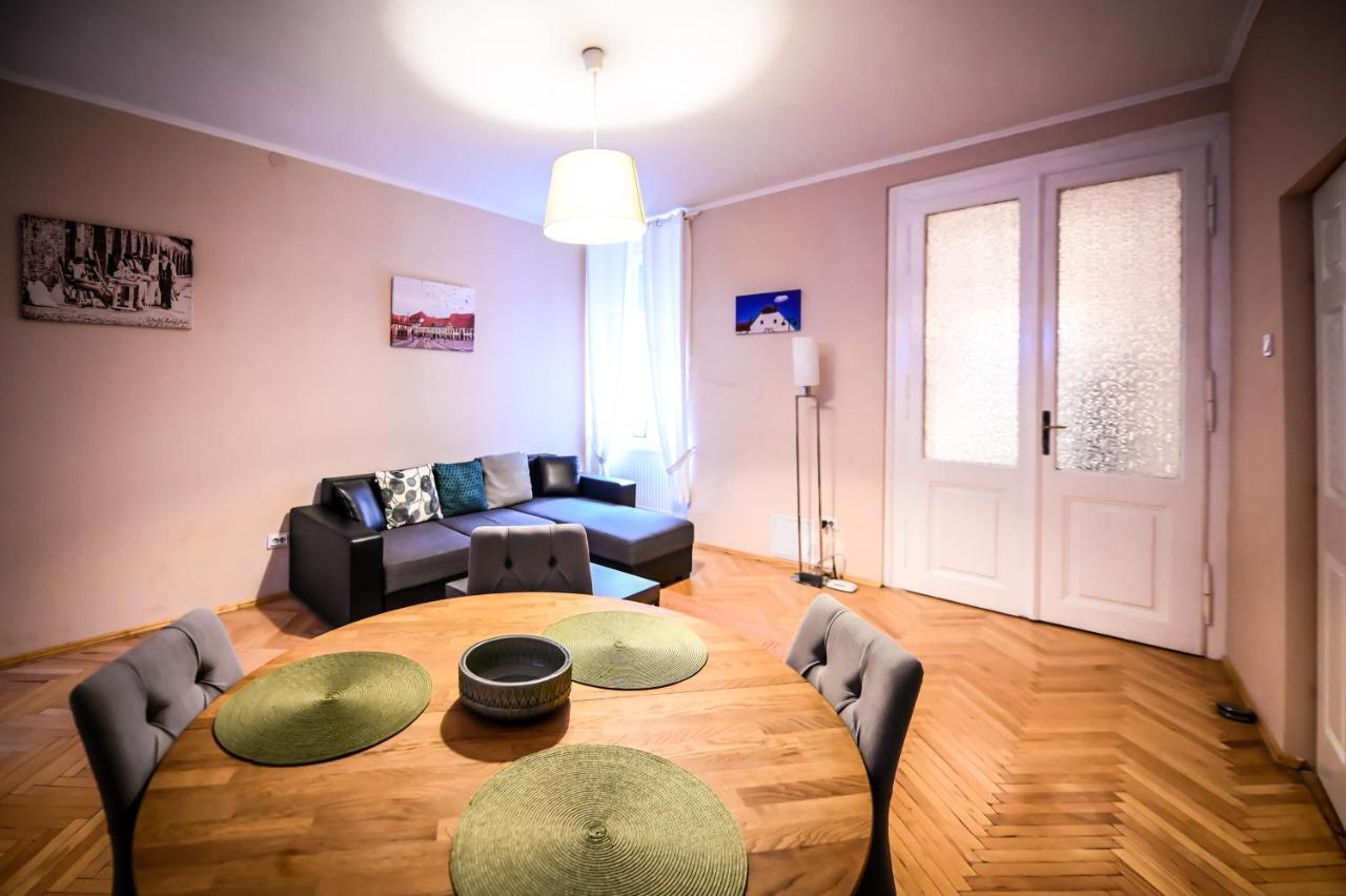 Jules' Sunny, Spacious And Central Apartment Sibiu Eksteriør billede
